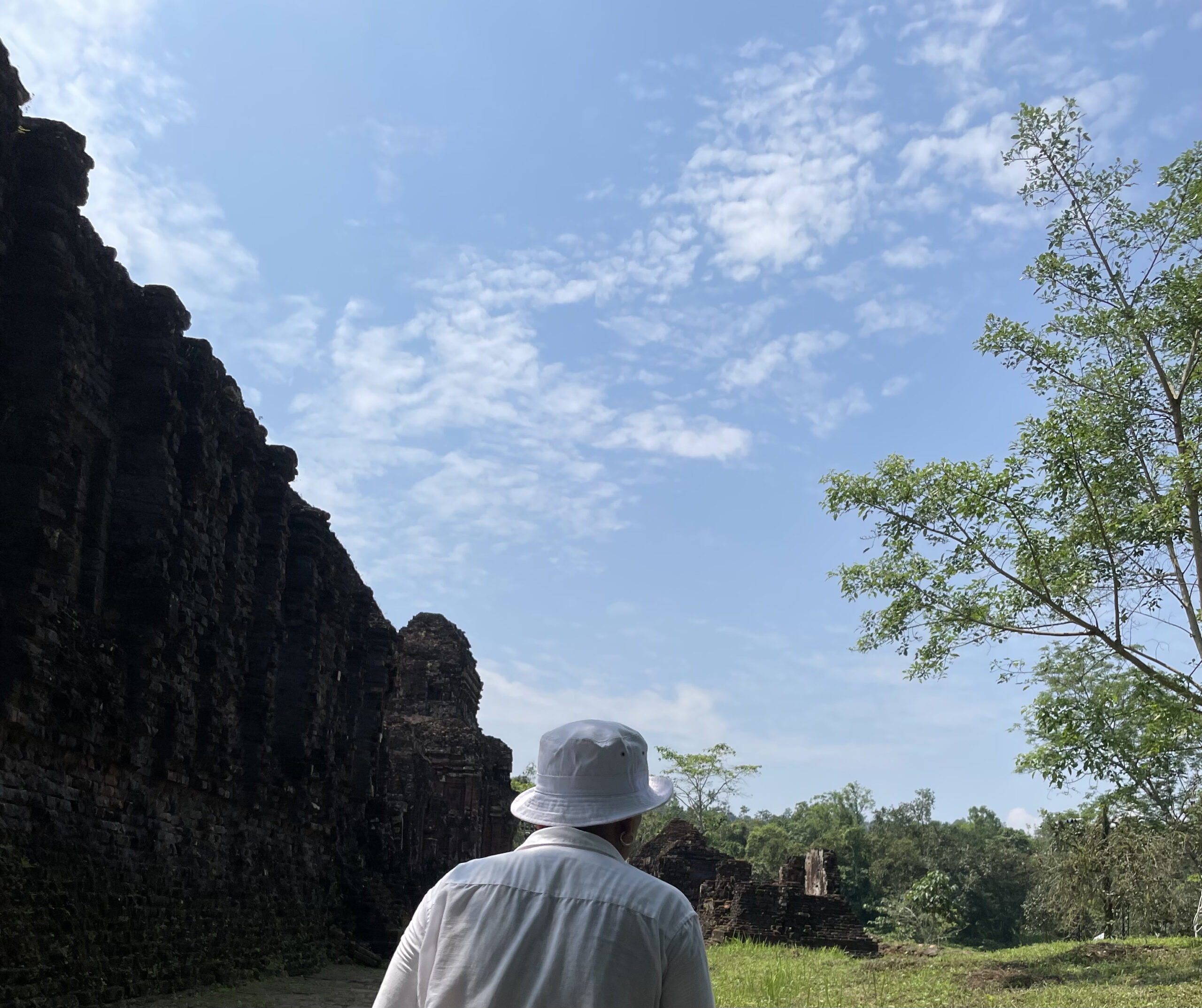 Những chiếc bóng trong căn phòng